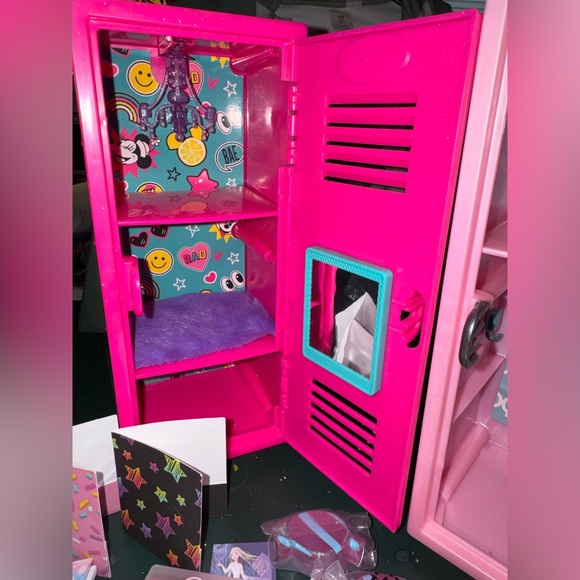Pink Locker Playset with Accessories - Picture 3 of 5
